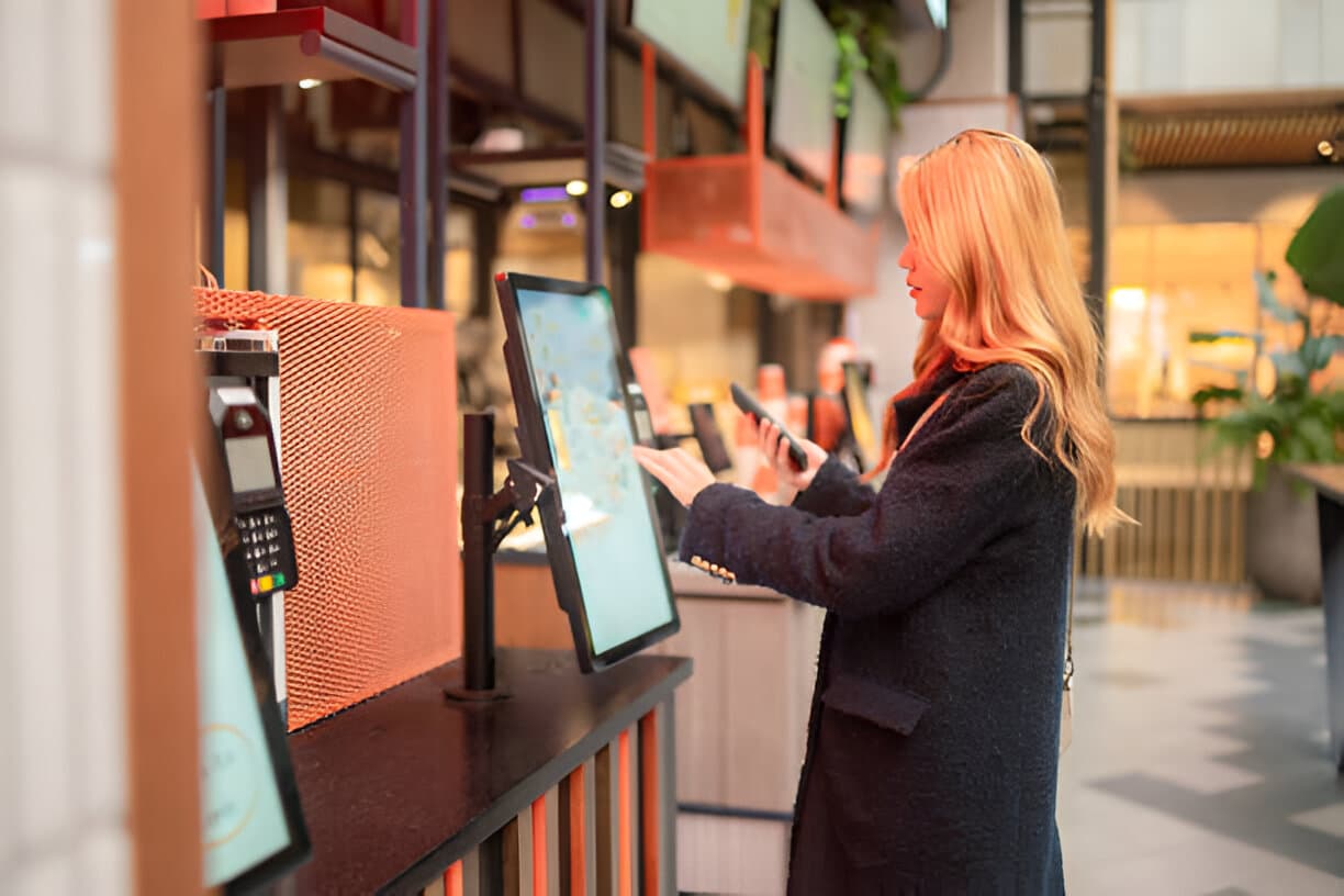 Beneficios de los kioscos de autoservicio para negocios: Ahorro de costes y mejora de la experiencia cliente