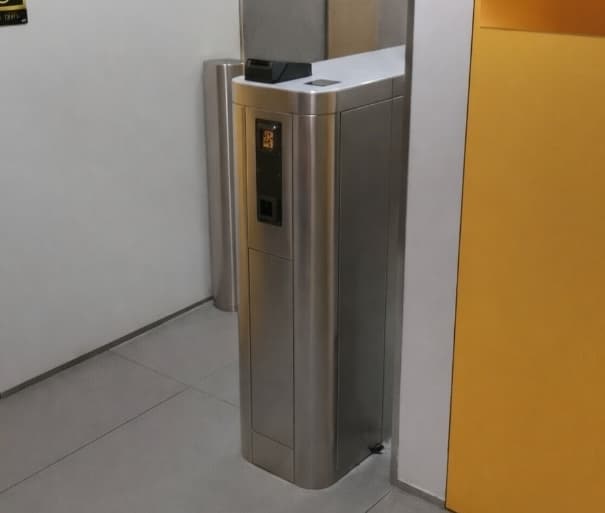 Control de accesos - Torniquete con pago integrado